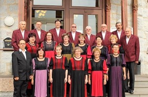 08_a Mahler Hall elott